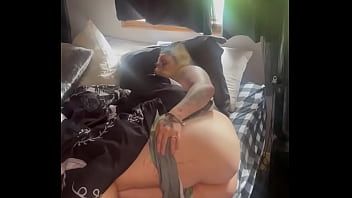 Afspelen Anaal in de vroege ochtend voordat ze wakker wordt