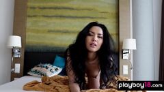 Riproduci Striptease solista di Babe Asian Chloe Rose con piccole tette