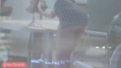 Abspielen Peeping Tom fängt Jeny Smiths Solo -Masturbationssitzung in einem nackten Selfie -Shooting ein