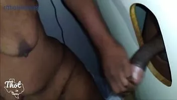 Oynat Teksas'ta bir adam - ev yapımı amatör garip adamlar karımla sikişiyor Afrikalı Amerikalı yabancıları Gloryhole'da sikiyor
