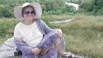 再生 車の毛深い成熟したパンチラ