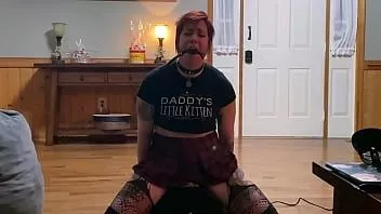 play Roodharige goth punk slet sybian orgasme ontkenning door papa