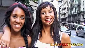 play Trójkąt z napalonymi hebanowymi latynoskimi bffs w Barcelonie
