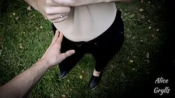 play Camping zakończony wspaniałym seksem - amatorski ryzykowny seks w pobliżu samochodu ze spermą w ustach |alicexjan|