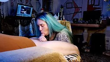 play Uma amiga é asiática, foi expulsa de casa, convidei-a para passar a noite
