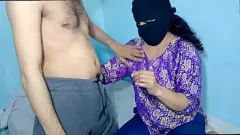 Reproduzir Namorada muçulmana amorosa e anal cavalga o pau grande do namorado indiano em estilo cowgirl