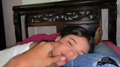 Reproduzir Enteada não consegue resistir ao big pau do padrasto delicioso - gozada e boquete