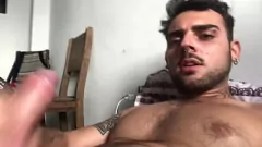 play Adolescente musculoso Lucas Nobre fica com gozado depois de falar sujo