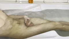 Reproducir SuperMDick33 le hace una intensa paja a un consolador doble en esta sesión casera en solitario