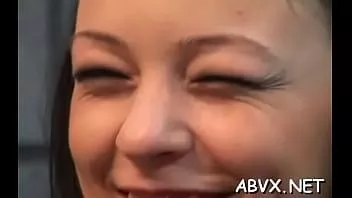 تشغيل الحبيبة المؤذية تلعب مع نفسها